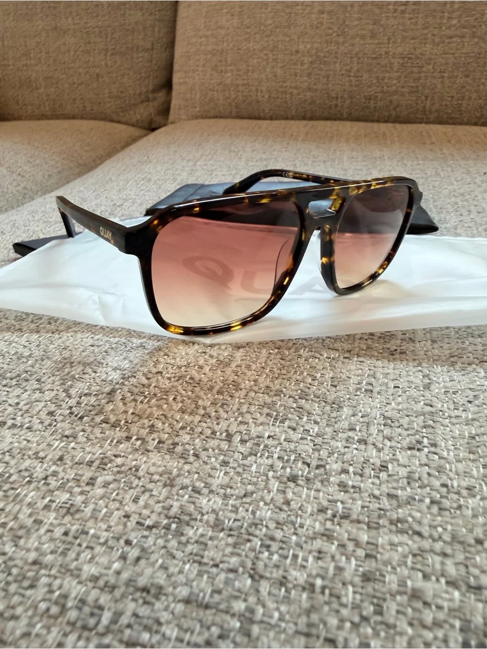 Quay On The Fly Shiny Yellow Tortoise Frame / Orange Lens Sunglasses NIB